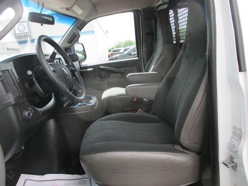 Used 2024 Chevrolet Express 2500 w/ Driver Convenience Package RWD image 12