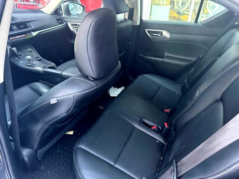 Used 2017 Lexus CT 200h Hybrid 4D Hatchback image 11