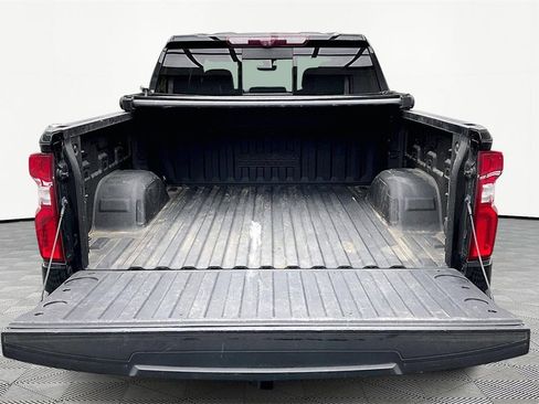 Used 2022 Chevrolet Silverado 1500 High Country w/ Technology Package image 18