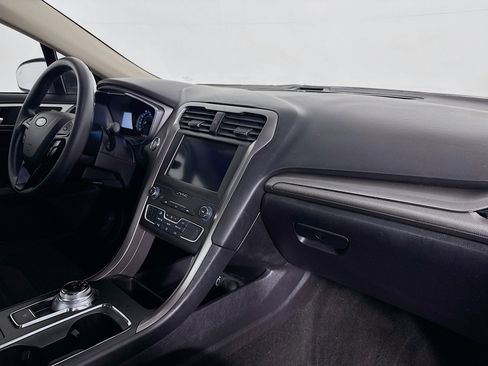 Used 2020 Ford Fusion SE FWD image 29