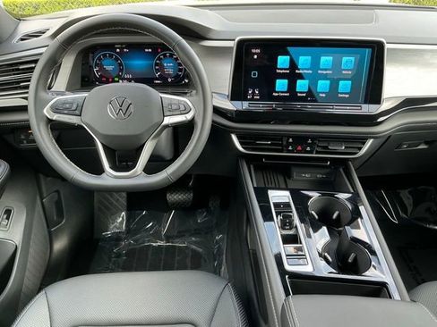 Certified 2025 Volkswagen Atlas Cross Sport SE image 12
