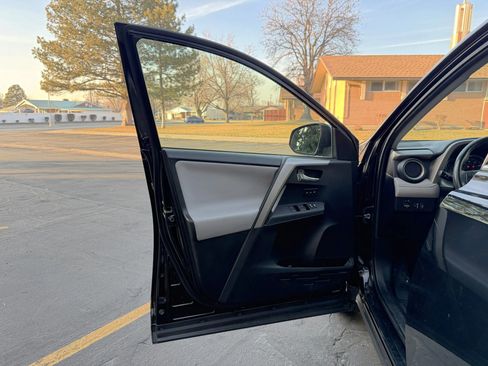 Used 2015 Toyota RAV4 Limited image 13