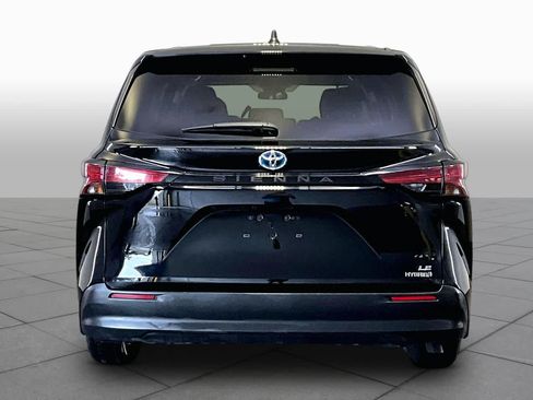 Used 2021 Toyota Sienna LE FWD image 5