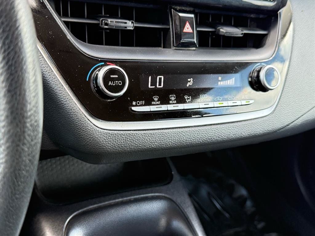 Used 2022 Toyota Corolla LE FWD image 23