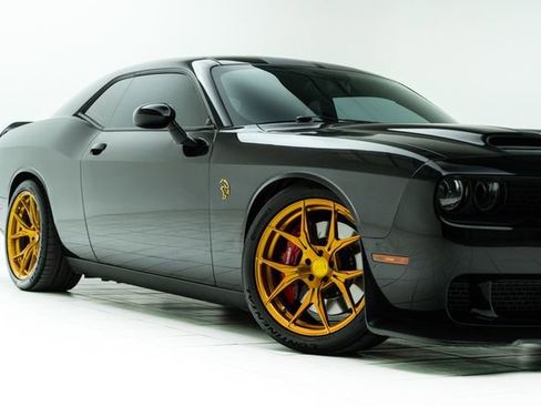 Used 2016 Dodge Challenger SRT Hellcat image 3