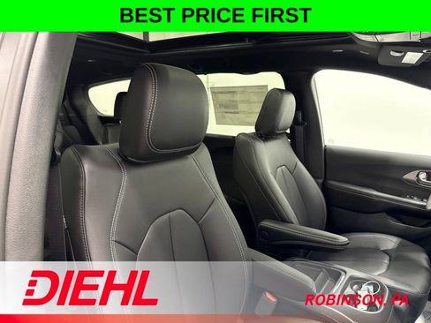New 2027 Chrysler Pacifica Select w/ Family Tech Group FWD image 16