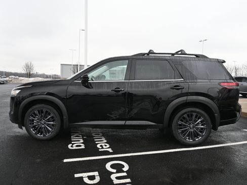 New 2026 Nissan Pathfinder SL image 5