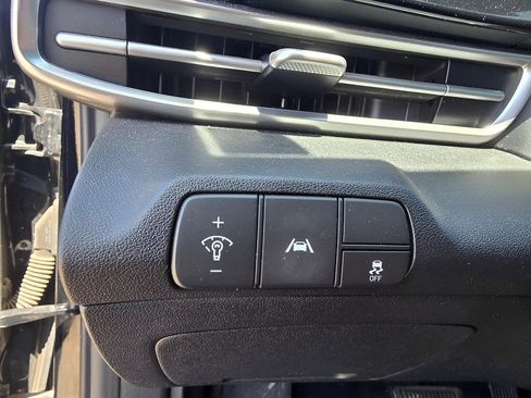 Used 2021 Hyundai Elantra Limited image 15