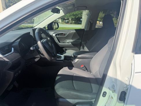 Used 2021 Toyota RAV4 LE FWD image 13