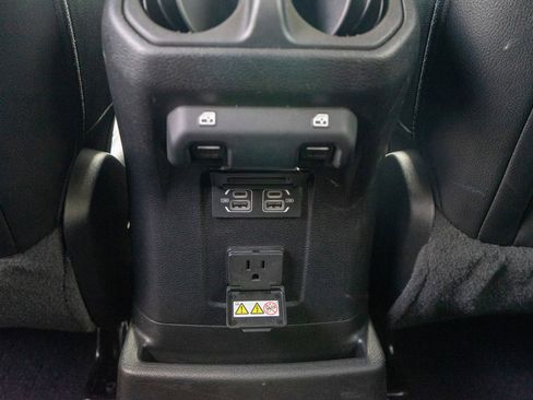 Used 2022 Jeep Wrangler Unlimited Sahara w/ LED Lighting Group AWD/4WD image 29