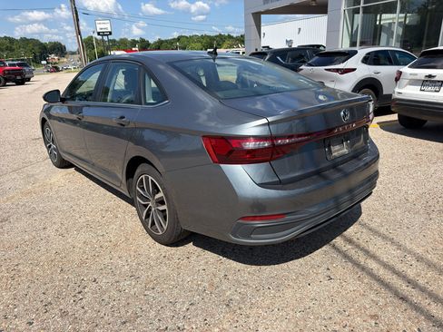Used 2025 Volkswagen Jetta SE FWD image 7