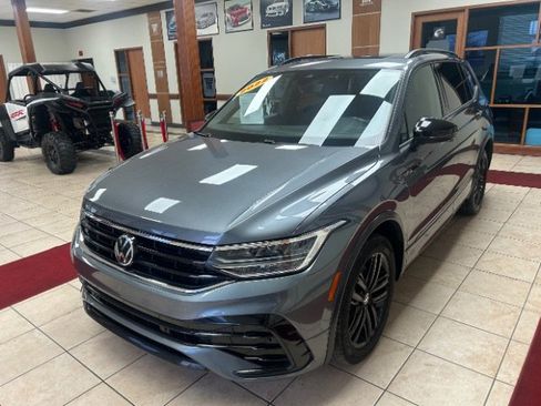 Used 2022 Volkswagen Tiguan SE R-Line image 1