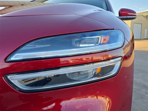 Used 2023 Genesis G70 2.0T image 27