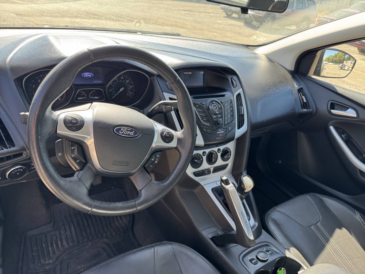 Used 2013 Ford Focus SE FWD image 29