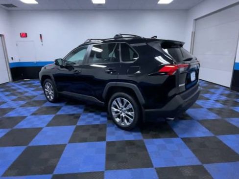 Used 2022 Toyota RAV4 XLE Premium image 6