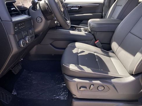 New 2026 Chevrolet Suburban Premier image 32