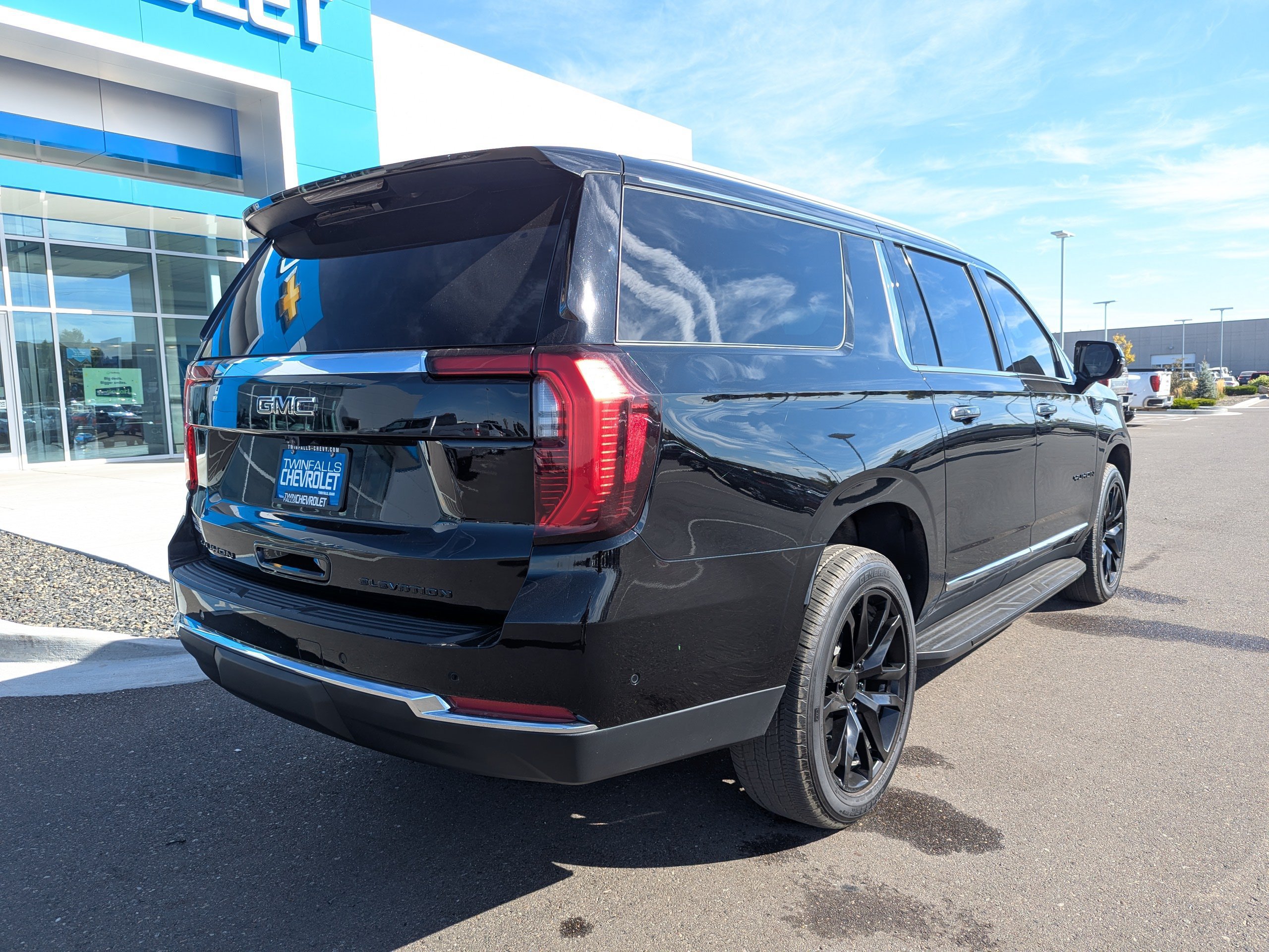 Used 2025 GMC Yukon XL Elevation AWD/4WD image 40