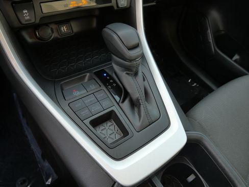 Certified 2025 Toyota RAV4 XLE AWD/4WD image 25