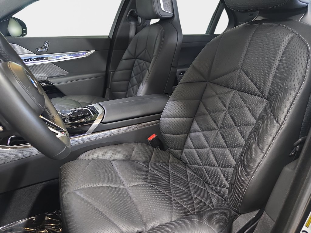 Certified 2023 BMW 740i RWD image 14