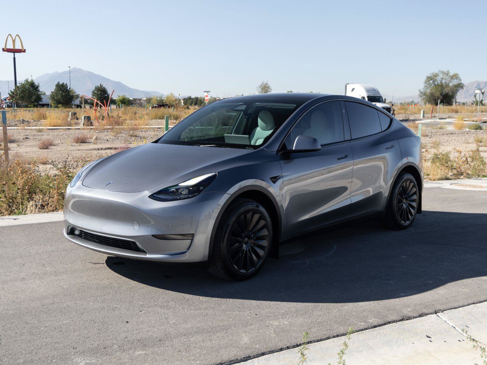 Used 2025 Tesla Model Y Long Range AWD/4WD image 7
