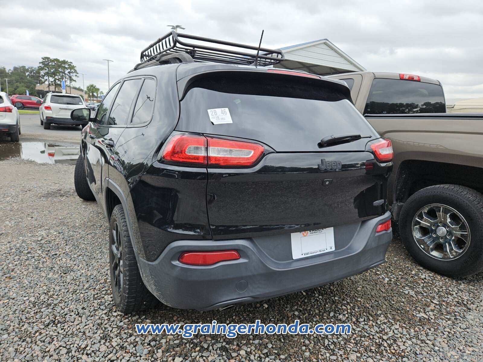 Used 2018 Jeep Cherokee Latitude Plus w/ Comfort/Convenience Group FWD image 9