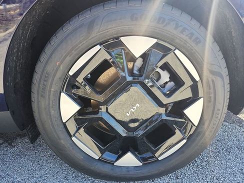 New 2026 Kia Carnival EX FWD image 5