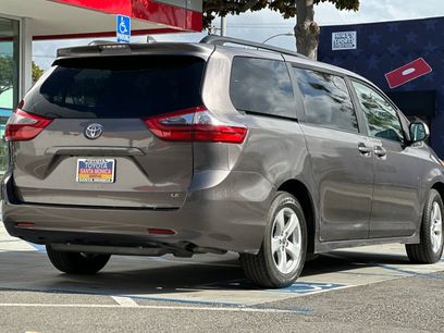 Used 2020 Toyota Sienna LE w/ Carpet Mat Package