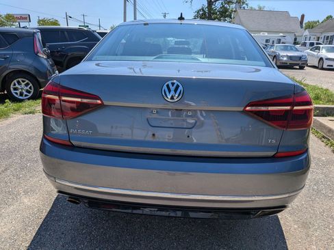 Used 2018 Volkswagen Passat 2.0T R-Line FWD image 4
