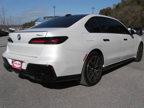Used 2024 BMW 760i xDrive w/ Premium Package 2 image 14