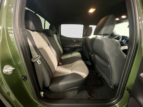 Used 2021 Toyota Tacoma TRD Sport w/ Technology Package RWD image 18