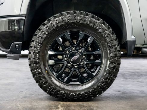 Used 2025 Chevrolet Silverado 2500 LTZ w/ LTZ Plus Package image 12