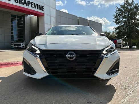 Used 2025 Nissan Altima 2.5 SV FWD image 3