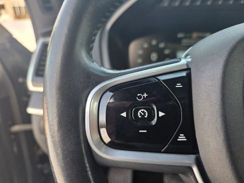 Used 2017 Volvo XC90 T6 Momentum w/ Vision Package image 11