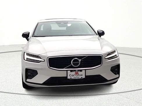 Used 2019 Volvo S60 T6 R-Design image 2