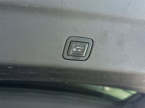 Used 2021 Chevrolet Tahoe Z71 w/ Luxury Package AWD/4WD image 22