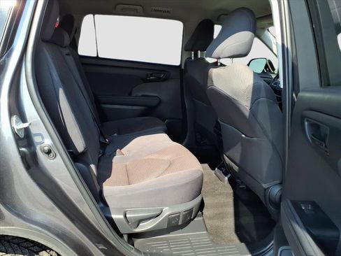 Used 2023 Toyota Highlander L image 14