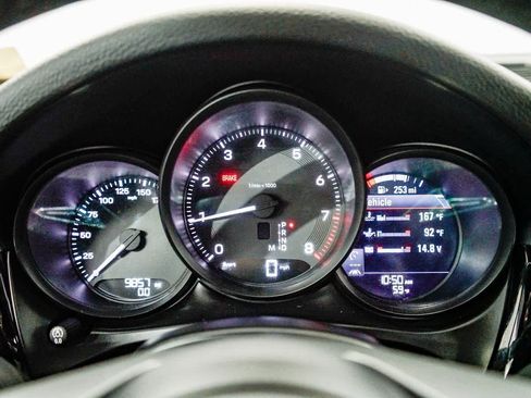 Used 2024 Porsche Macan image 25