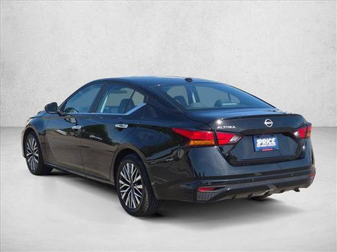 Used 2025 Nissan Altima 2.5 SV FWD image 8
