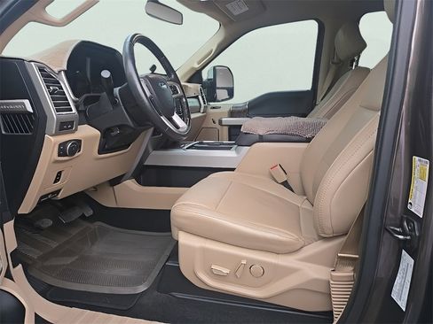 Used 2017 Ford F250 Lariat image 5