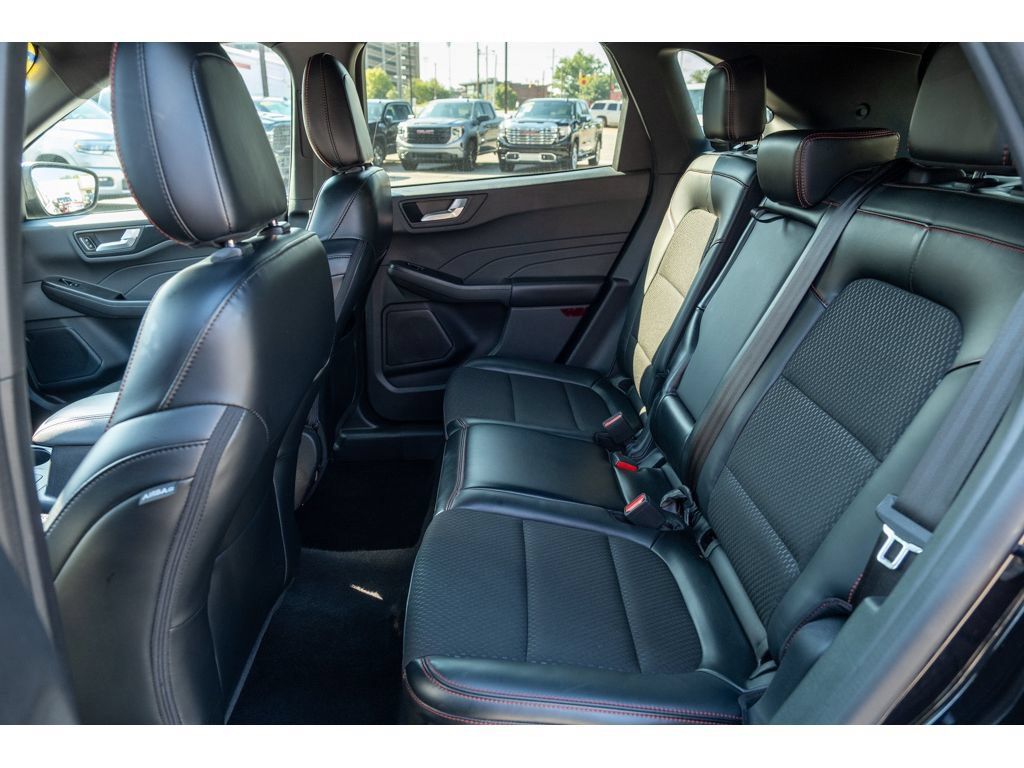 Used 2025 Ford Escape ST-Line FWD image 13