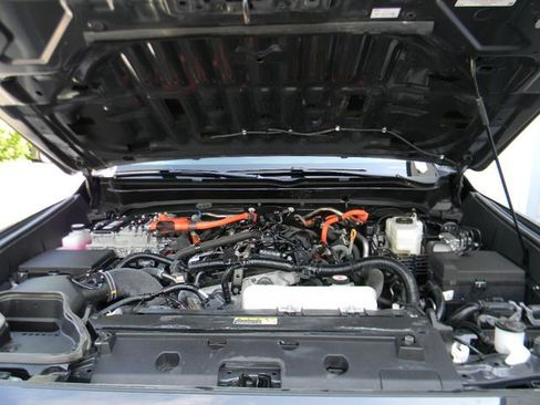 Used 2024 Toyota Tacoma TRD Sport AWD/4WD image 9
