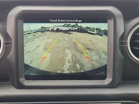 Used 2018 Jeep Wrangler Unlimited Sahara AWD/4WD image 15
