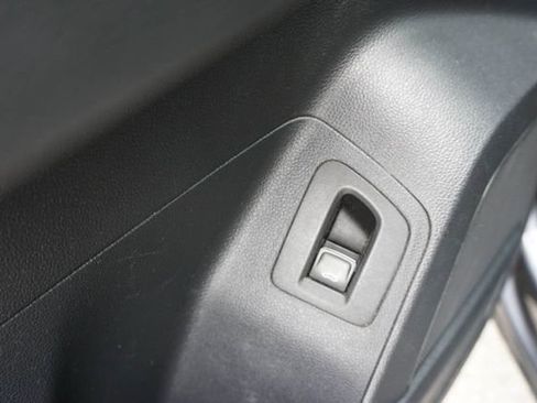 Used 2019 Volkswagen Atlas SE w/ Panoramic Sunroof Package FWD image 11