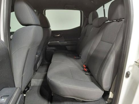 Used 2019 Toyota Tacoma TRD Off-Road image 40