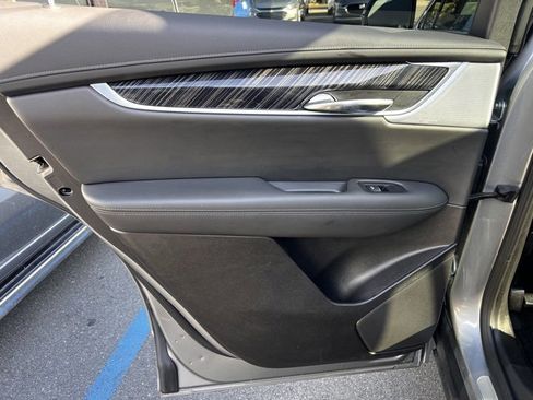 Used 2025 Cadillac XT6 Premium Luxury image 22