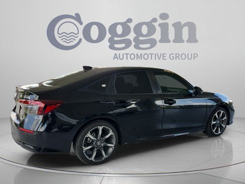Used 2025 Honda Civic Sport Touring image 4
