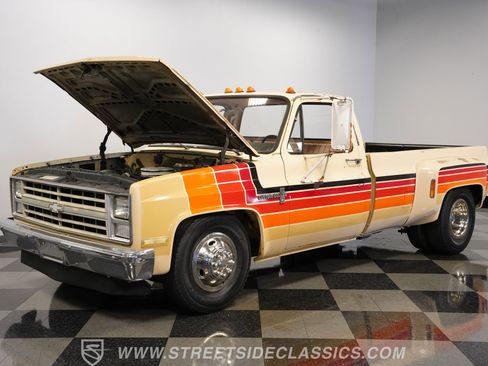 Used 1988 Chevrolet Silverado 3500 2WD Regular Cab image 31