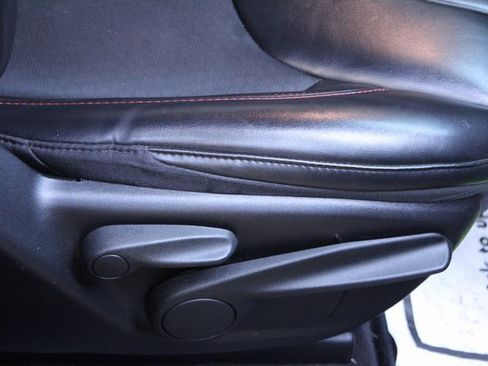 Used 2019 Jeep Cherokee Trailhawk w/ Comfort & Convenience Group image 11