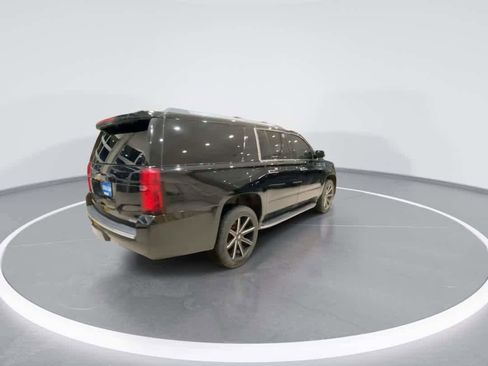 Used 2018 Chevrolet Suburban Premier image 8