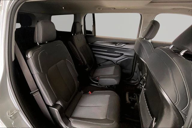 Used 2023 Jeep Grand Cherokee L Laredo w/ Luxury Tech Group I AWD/4WD image 17